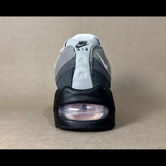 AIRMAX 95 NIKE WOMANS SNEAKERS
SIZE 6.5 - Picture 2 of 4